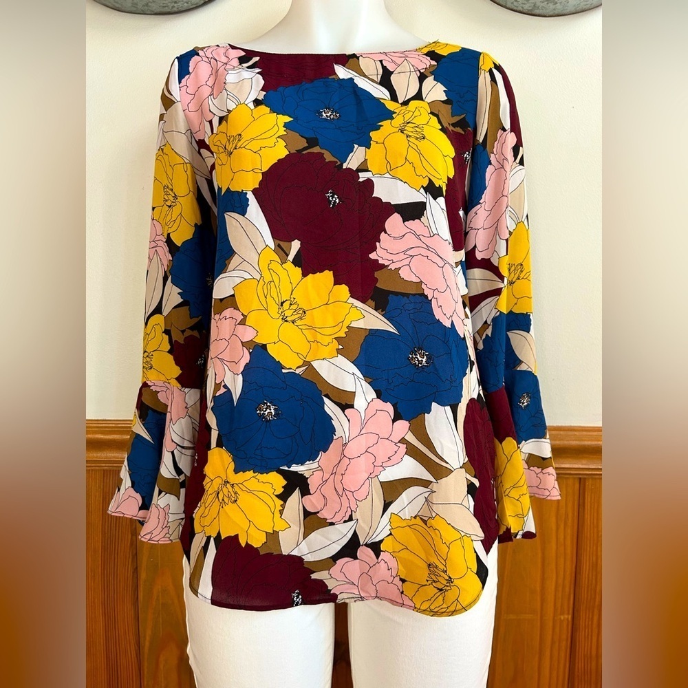 Premise Studio sz S blouse, floral, bells at wrist, vivid colors, festive, chic